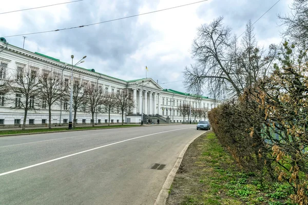 Poltava Ucrania Abril 2021 Antiguo Edificio Blanco Con Columnas Oficina — Foto de Stock