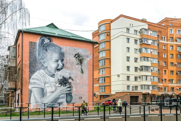우크라이나 폴타바 2021 주거용 가족들이 아름다운 벽화와 우크라이나 폴타바에 새로운 — 스톡 사진