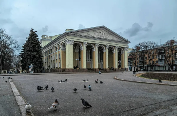 Poltava Ucrania Abril 2021 Majestuosas Columnas Antiguas Antigua Fachada Del —  Fotos de Stock