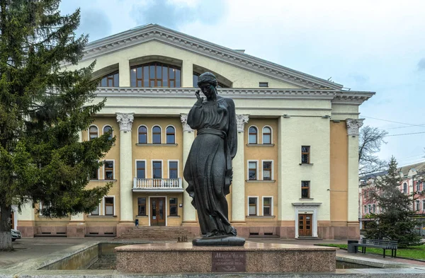 Poltava Ukrajina Dubna 2021 Starobylá Bronzová Socha Literární Hrdinky Marušy — Stock fotografie