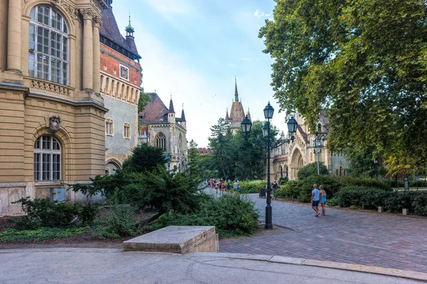 Budapeszt Węgry Sierpnia 2019 Romantyczny Średniowieczny Zamek Vajdahunyad Parku Publicznym — Zdjęcie stockowe