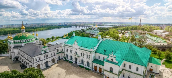 Kiev Ucrânia Maio 2021 Edifício Antigo Cúpulas Ouro Cthedral Ortodoxo — Fotografia de Stock