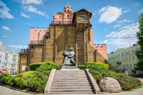 Kiev Ukraine Mai 2021 Anciennes Portes Dôme Une Église Dessus — Photo