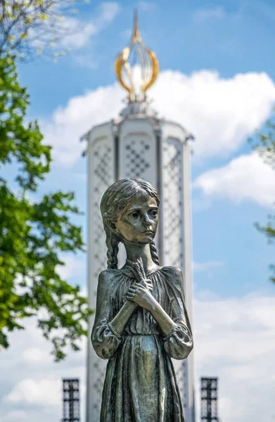 Kiev Ukraine Mai 2021 Sculpture Une Jeune Fille Mémoire Enfance — Photo