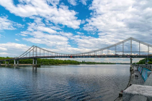 Pedestrian Bridge Embankment Dnieper River Kiev Ukraine — Stock Photo, Image