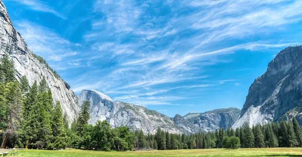 Half Dome Rock Στο Εθνικό Πάρκο Γιοσέμιτι Καλιφόρνια — Φωτογραφία Αρχείου