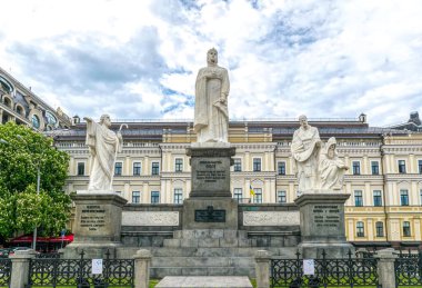 Kyiv, Ukrayna - 14 Mayıs 2021: Prenses Olga Anıtı, Birinci Çağırılan Kutsal Havari Andrew ve heykeltıraş Ivan Kavaleridze, Petro Snitkin tarafından yaratılan eğitimciler Cyril ve Methodius