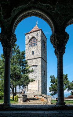 Trabzon, Türkiye - 10 Haziran 2021: Türkiye 'nin Trabzon kentindeki antik Bizans Ortodoks Hıristiyan Tapınağı Ayasofya, mimarlık ve tarih abidesi. 2013 'ten beri cami