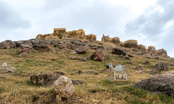 Misteriosa Antigua Fortaleza Ruinas Bayburt Turquía Paredes Rotas Contra Cielo —  Fotos de Stock