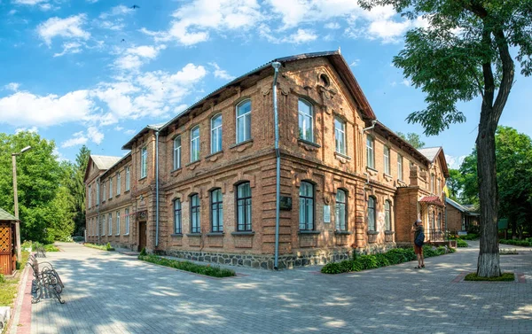Pavlysh Ucrania Julio 2021 Fachada Ladrillo Antiguo Edificio Una Escuela — Foto de Stock