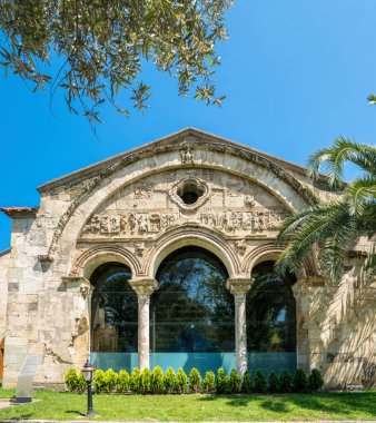 Trabzon, Türkiye - 10 Haziran 2021: Türkiye 'nin Trabzon kentindeki antik Bizans Ortodoks Hıristiyan Tapınağı Ayasofya, mimarlık ve tarih abidesi. 2013 'ten beri cami