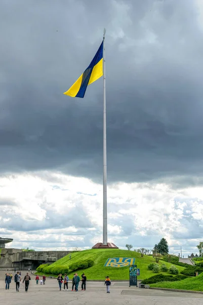 Majestueuse Bannière Haute Drapeau Bleu Jaune État Ukraine Agitant Sur — Photo