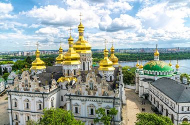 Kyiv Pecherska Lavra Katedrali 'nin altın kubbeleri, Ukrayna