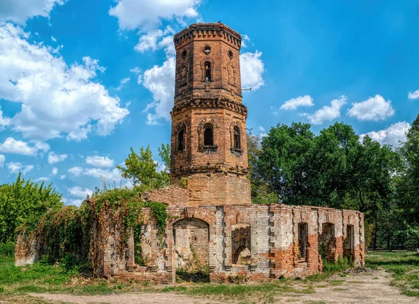 Стара Зруйнована Цегляна Водонапірна Вежа — стокове фото