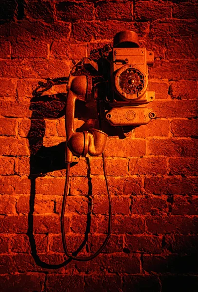 Vintage Teléfono Línea Rotatoria Pared Ladrillo — Foto de Stock