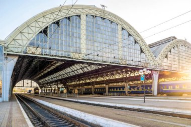 Kemerli çatılı eski tren istasyonu