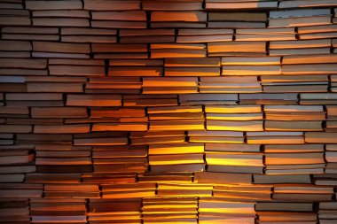 Eski kitapların duvarı. Eski arkaplan