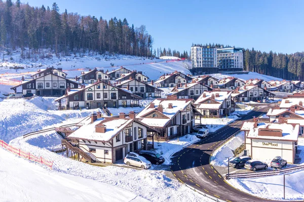 Aldeia Palianytsa Região Ivanofrankivsk Ucrânia Janeiro 2021 Esquiadores Snowboarders Descansando — Fotografia de Stock