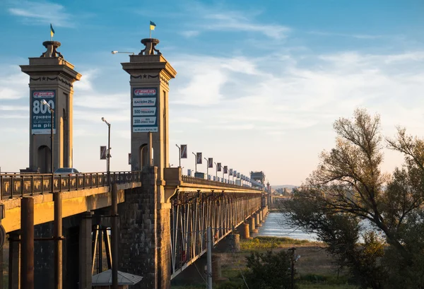The bridge across the Dnieper river — Stock Photo, Image