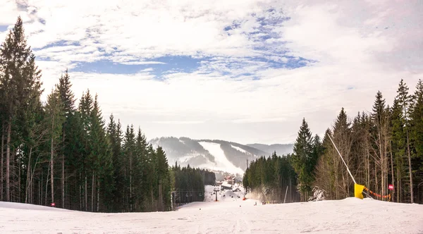 Ukraina, skidorten Bukovel, frostig morgon — Stockfoto