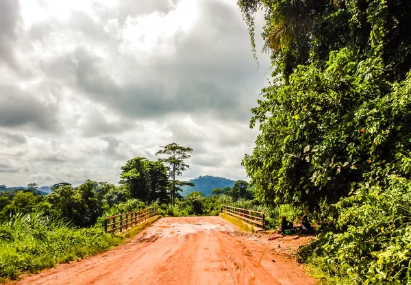 Onverharde weg in Liberia. West-Afrika Stockfoto