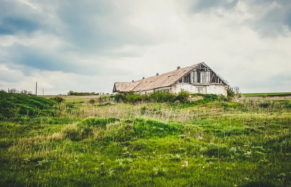 Bir eski terk edilmiş çiftlik