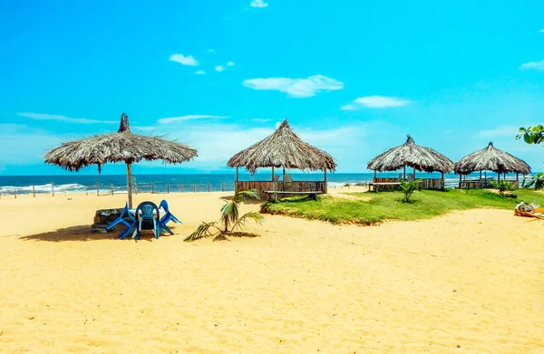 ¡África! Playa empapada de sol en Monrovia, Liberia Fotos De Stock