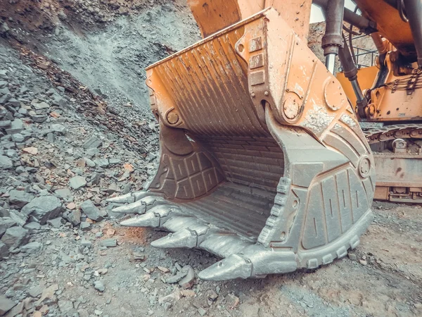 Iron ore mining in Liberia, West Africa. Bucket — Stock Photo, Image