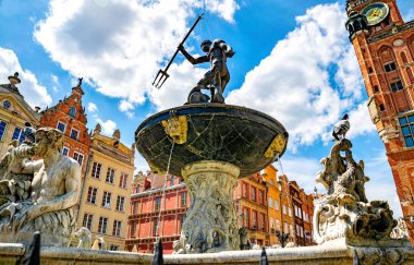 Polonya 'nın Gdansk kentindeki Antik Neptün Çeşmesi