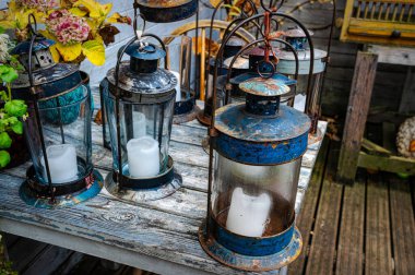 Mumlu pirinç ve metal lams.