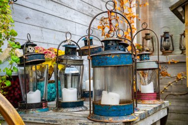 Mumlu pirinç ve metal lams.