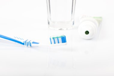 Diş Bakımı donanımları, diş macunu diş fırçası, Yapıştır tüp, su üzerinde,