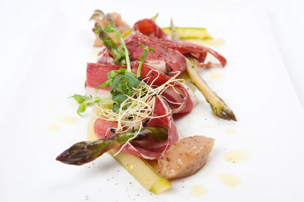 Delicious starter with raw marinated asparagus, smoked duck breast and banana chutney — Stock Photo, Image