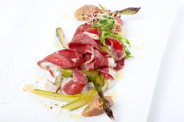 Smoked duck breast with marinated asparagus and banana chutney — Stock Photo, Image