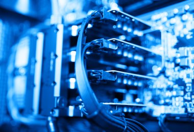 Yatay mavi gpu quad SLI ekran kartı bokeh arka plan