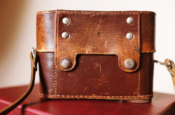 Vintage leather camera case background — Stock Photo, Image