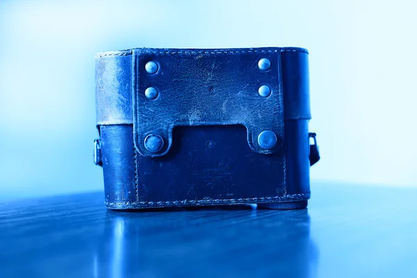Horizontal azul vintage cámara caso fondo — Foto de Stock