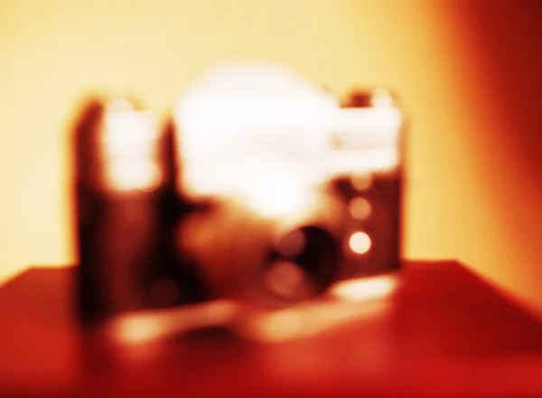 Vintage camera oranje bokeh achtergrond wazig — Stockfoto