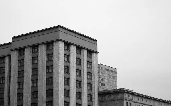 Stalin architektury v Moskvě černé a bílé pozadí — Stock fotografie