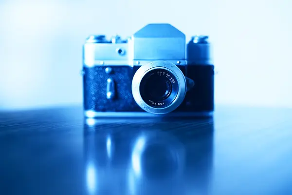 Horizontal vintage azul telêmetro câmera fundo — Fotografia de Stock