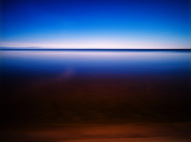 Pürüzsüz dağ gölü soyutlama açık sabah