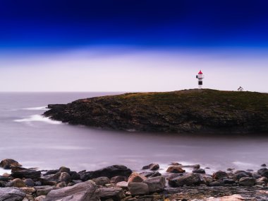 Yatay canlı Norveç deniz feneri Okyanusu koyu manzara adam