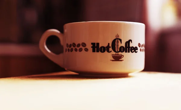 Οριζόντια ζεστό φλιτζάνι καφέ φόντο bokeh — Φωτογραφία Αρχείου