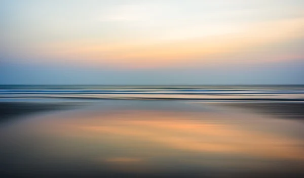 Amplio horizonte oceánico puesta de sol difuminación movimiento abstracción — Foto de Stock