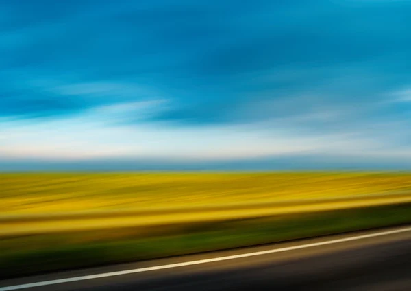 Diagonal carretera vívida verano paisaje movimiento abstracción — Foto de Stock