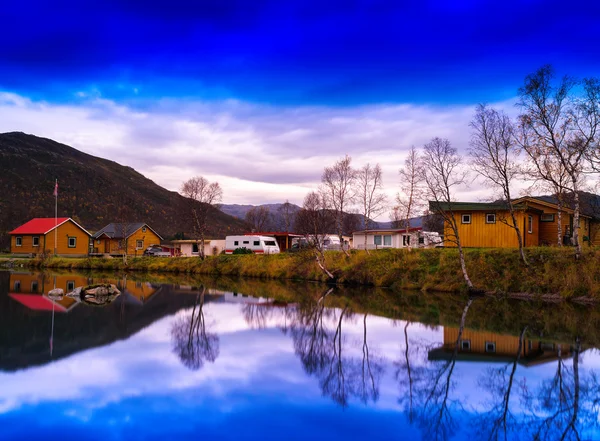 Pozioma vivivd Norwegia camping krajobraz tła tło — Zdjęcie stockowe