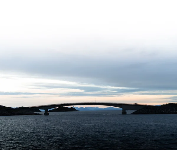 Carré doux Norvège pont coucher de soleil horizon océan paysage ackgroun — Photo