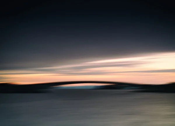 Yatay karanlık canlı Norveç nehir fiyort ark köprü soyutlama — Stok fotoğraf