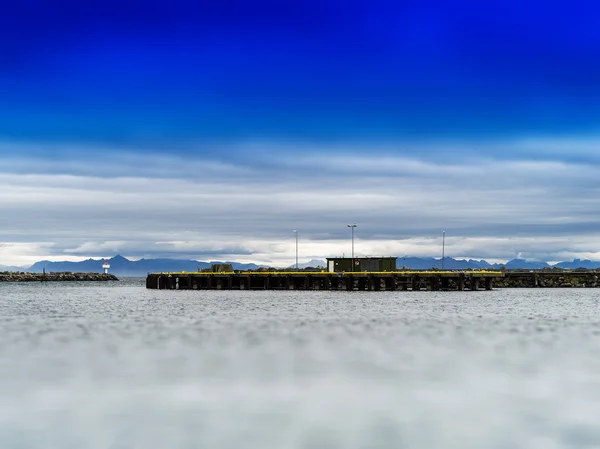 Horisontella levande Norge leksak pier quay bygga bakgrunden backdr — Stockfoto