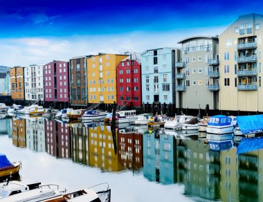Çapraz canlı Norveç cityscape arka plan yatlar